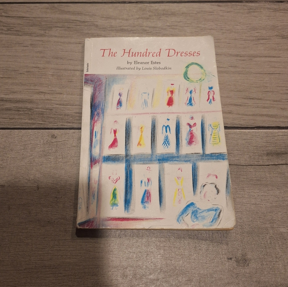 🍁The Hundred Dresses paperback book☃️